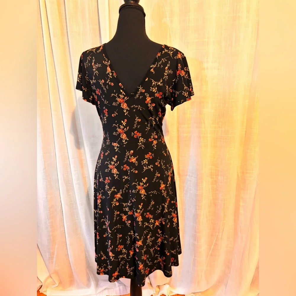Kaileigh Black Floral Wrap Midi Dress with Red Accent - Picture 5 of 8